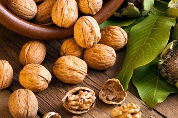 hạt óc chó tách hạt 